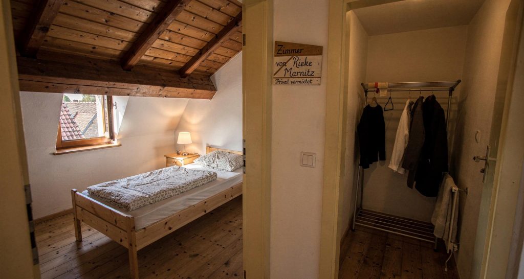 Am Kapellenstieg 1 vermietet Rieke Marnitz ein Zimmer unterm Dach