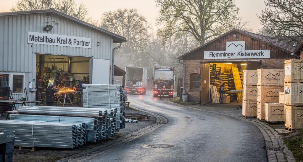 Metallbaufirma Kral & Partner und Kistenmacherei Flemminger Kistenwerk