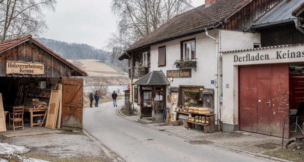 Holzverarbeitung und Dorfladen