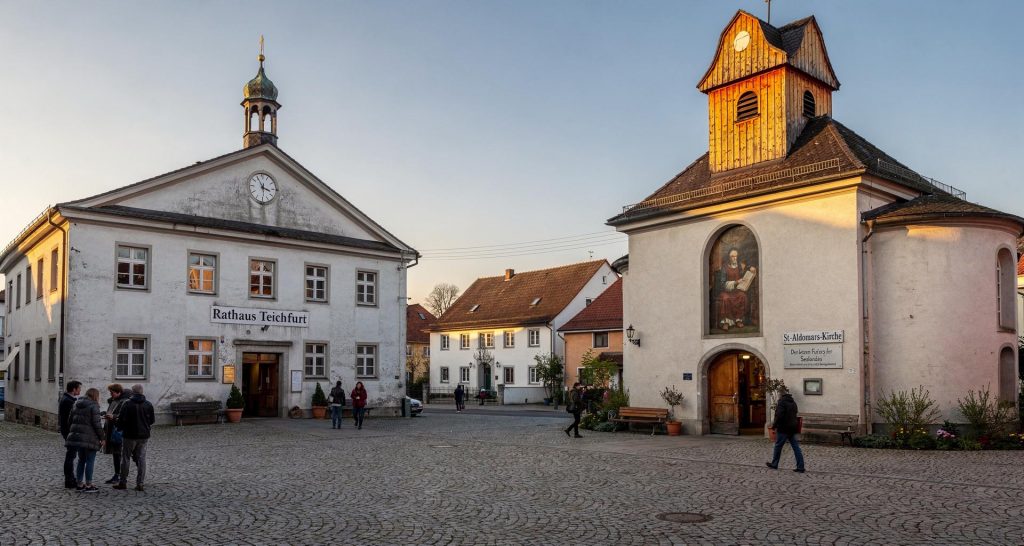 Rathaus und Kirche Teichfurt